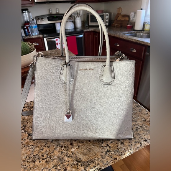 Michael Kors - Picture 1 of 7